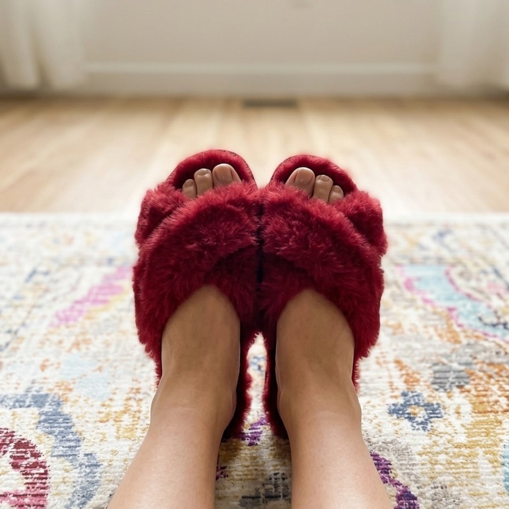 Nine West Faux Fur Burgundy Slippers Sz 5